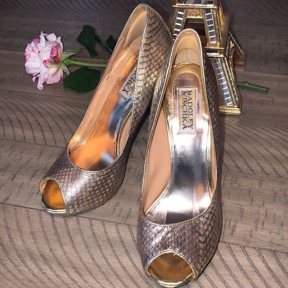 Badgley Mischika’ Humbee Gold Sparkle ✨ Open Toe Pump Snakeskin Look Leather - Picture 7 of 17